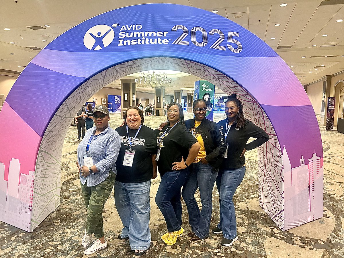 perez_sura's tweet photo. I’m proud of our Site Coordinator Ms. Reynolds & the site based team for the outstanding work they’ve done in the AVID Institute! Our campus is stepping boldly into a future where every scholar has the tools, confidence & support to thrive. Let’s keep pushing forward #AVIDStrong https://t.co/KutOPSrvfX