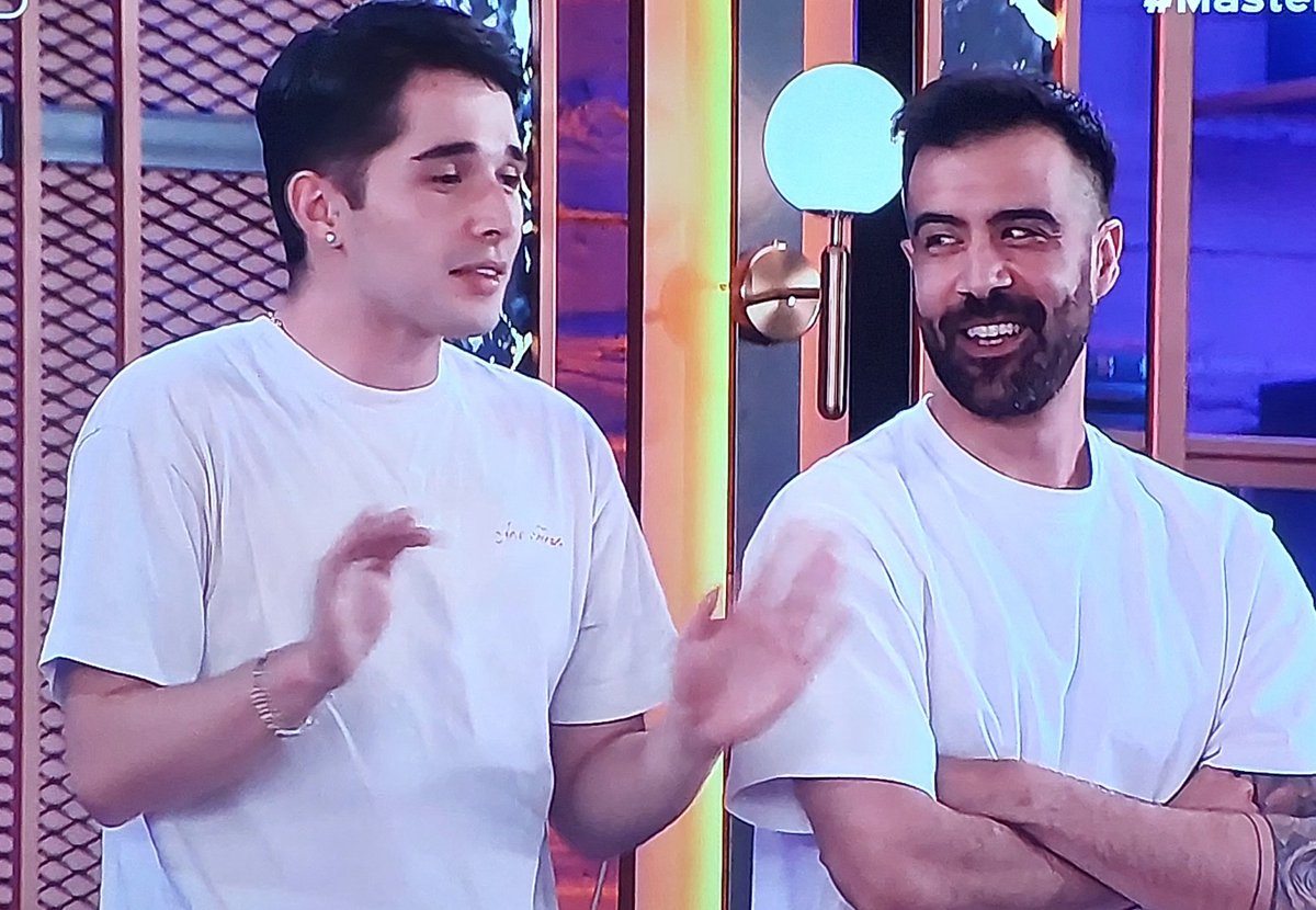 despina_wind's tweet photo. Ποιος να πει τι;; είσαι ο καλύτερος του φετινού!!!
Γιωργαρα Κλεό!!
Σας αγαπάμε όλους!!
Λευτέρη σήμερα απάντησες σε όλους!🥳🥳🥳🥳🥳
Μη κλαις ρε ψυχούλα να ήξερες πόσοι σε αγαπάμε έξω!#MasterChefGR
#CancelMasterChefGR https://t.co/SpQYHj51K5