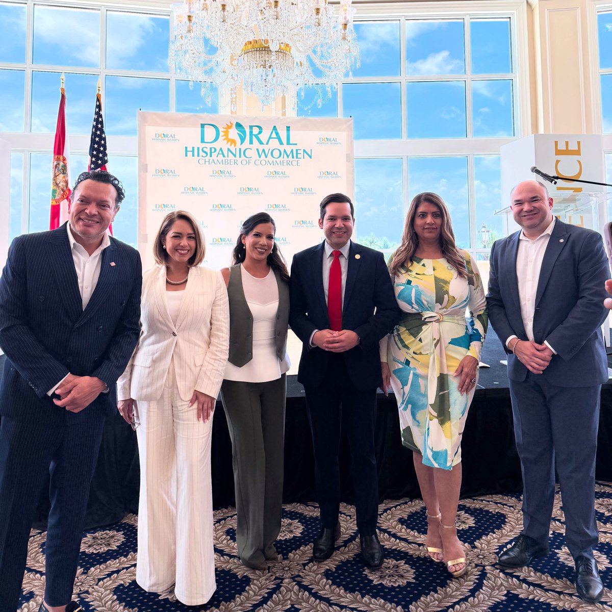fuenmayorja's tweet photo. Seguimos conectando el arte, la educación y el emprendimiento en Doral 🤝✨

Una jornada inspiradora en el almuerzo de junio de la Doral Hispanic Women Chamber of Commerce (@doralhispanicwomen), junto a líderes que impulsan el desarrollo de nuestra comunidad. https://t.co/s8M8mBJzMD