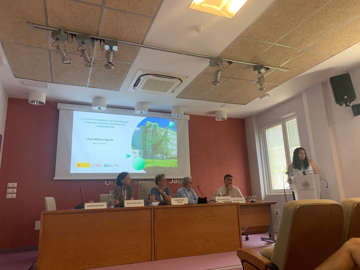 TamaraAlonB's tweet photo. Una charla inspiradora de Laura Molina @LMolina_Garcia  cómo llegar a ser una increíble científica a pesar de todos los obstáculos #congresoSEM2025 https://t.co/eA2PigOXzQ