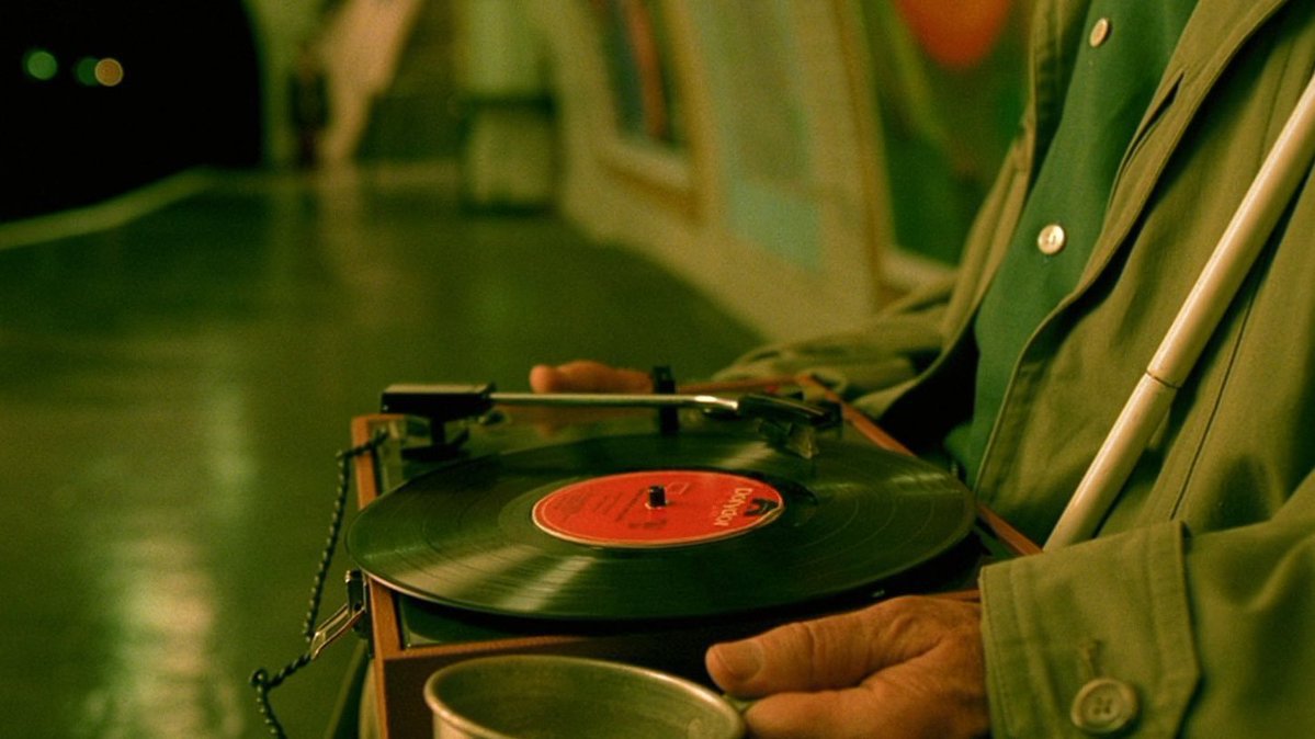 TheCinesthetic's tweet photo. Amélie (2001) dir. Jean-Pierre Jeunet https://t.co/sI3b3BmXdP