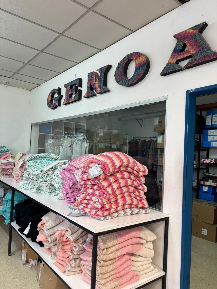 liceagaRicardo's tweet photo. 🧶 Visitamos @genoa en su 50 Aniversario 
Desde 1974, GENOA sweaters es sinónimo de calidad, tradición y trabajo marplatense.
Una marca que nació con el pulso artesanal y hoy sigue creciendo con innovación, diseño y orgullo local.
📍 9 locales con 70 empleados
👏Felices 50 años!! https://t.co/oI7KUQL0aG