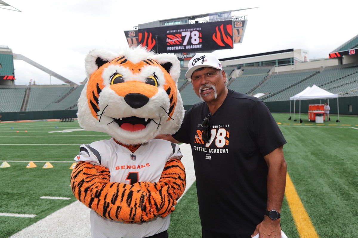 MunozFoundation's tweet image. Another AMAZING #AMFFootballAcademy is done! We want to thank our presenting partner @MikesCarwash , and our host the @bengals, for helping us to impact youth mentally, physically, and spiritually. We couldn’t have done it without you! Thank you to…