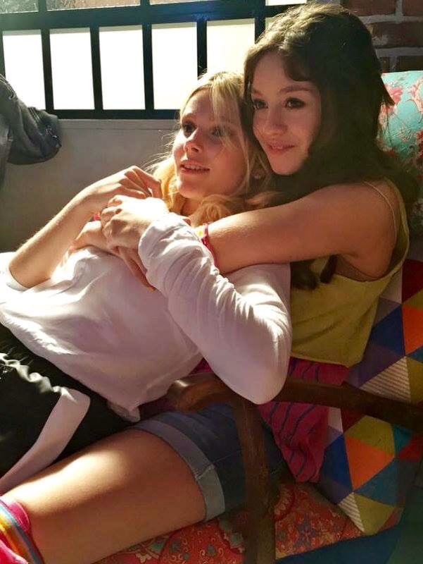 „Valentina jest wspaniałą aktorką, bardzo nam jej brakuje na planie. Ámbar to najlepszy czarny charakter jaki kiedykolwiek istniał na Disney Channel, a Vale postawiła poprzeczkę bardzo wysoko.” — Karol na TikToku.