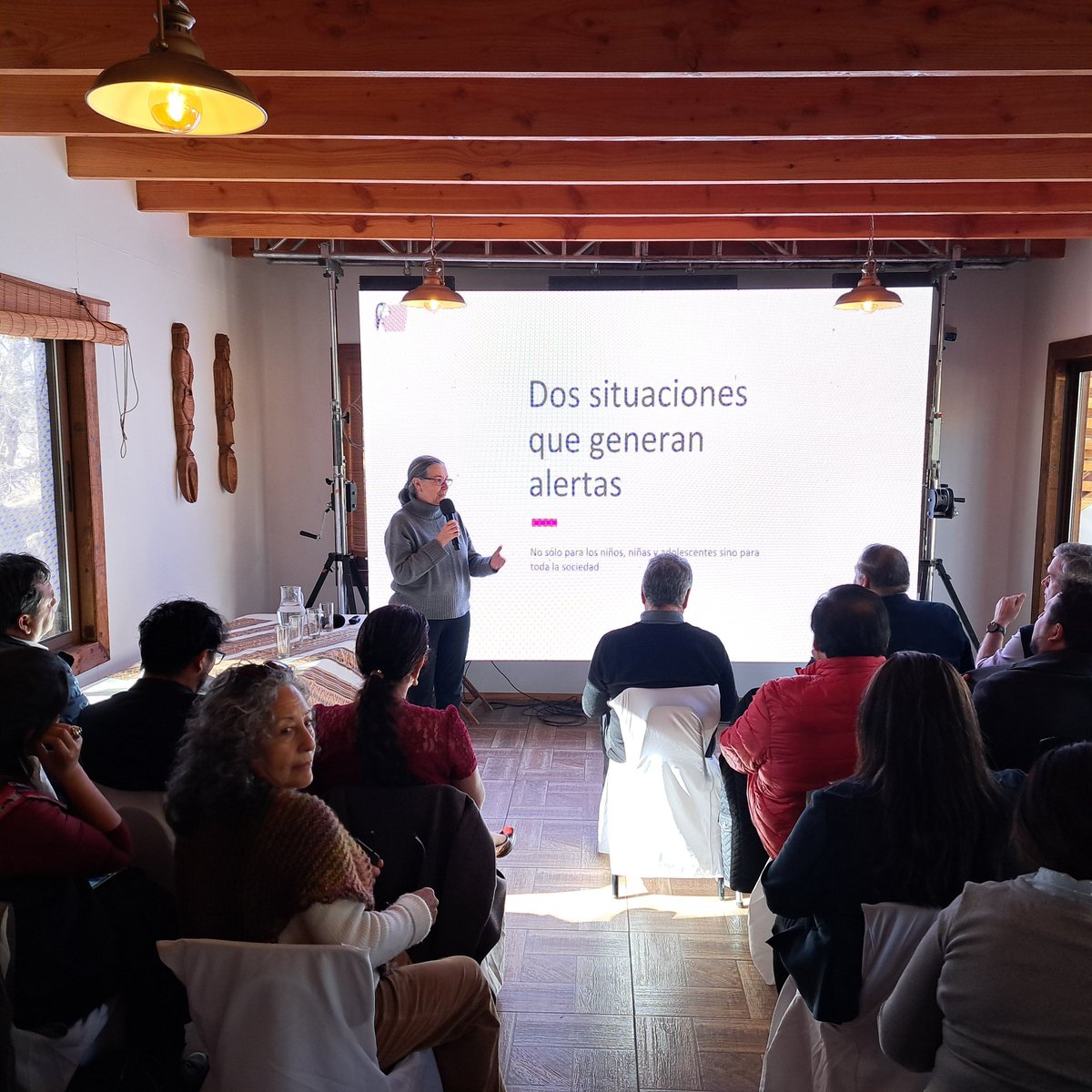 MDSF Antofagasta (@dsocial_ii) on Twitter photo La subsecretaria Verónica Silva visitó la Oficina Local de la Niñez en San Pedro de Atacama y en la tarde participó de un encuentro junto a los alcaldes de la región en el ayllu de Solor.
<a href="/MinDesarrollo/">Ministerio de Desarrollo Social y Familia</a>
<a href="/SubseNinez/">Subsecretaría de la Niñez</a>
<a href="/DPRAntofagasta/">Delegación Presidencial Regional de Antofagasta</a>
#SanPedroDeAtacama
#Calama
#Antofagasta La subsecretaria Verónica Silva visitó la Oficina Local de la Niñez en San Pedro de Atacama y en la tarde participó de un encuentro junto a los alcaldes de la región en el ayllu de Solor.
<a href="/MinDesarrollo/">Ministerio de Desarrollo Social y Familia</a>
<a href="/SubseNinez/">Subsecretaría de la Niñez</a>
<a href="/DPRAntofagasta/">Delegación Presidencial Regional de Antofagasta</a>
#SanPedroDeAtacama
#Calama
#Antofagasta