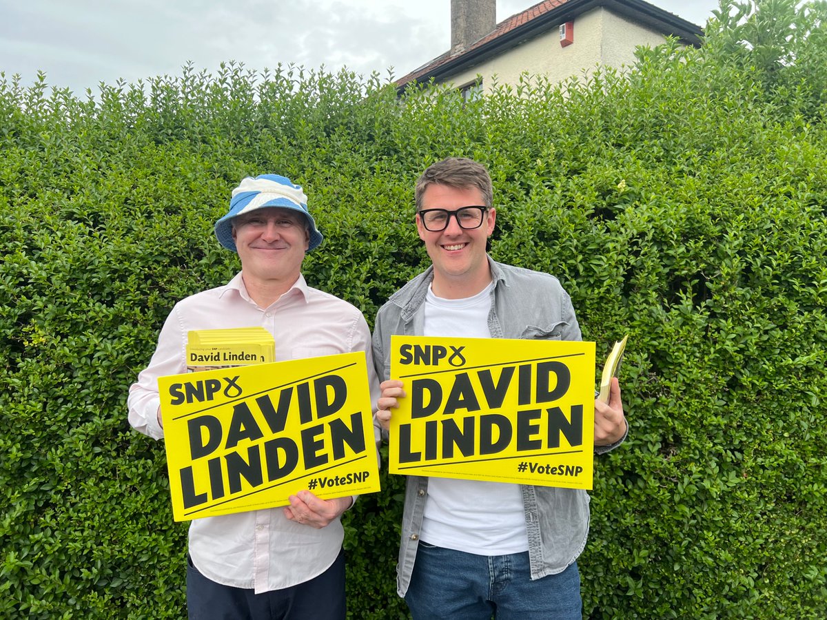 DavidLinden's tweet image. 🥾 Lots more ground covered tonight, out leafleting in Carntyne. Thanks for all the chats along the way! #voteSNP
#activeSNP