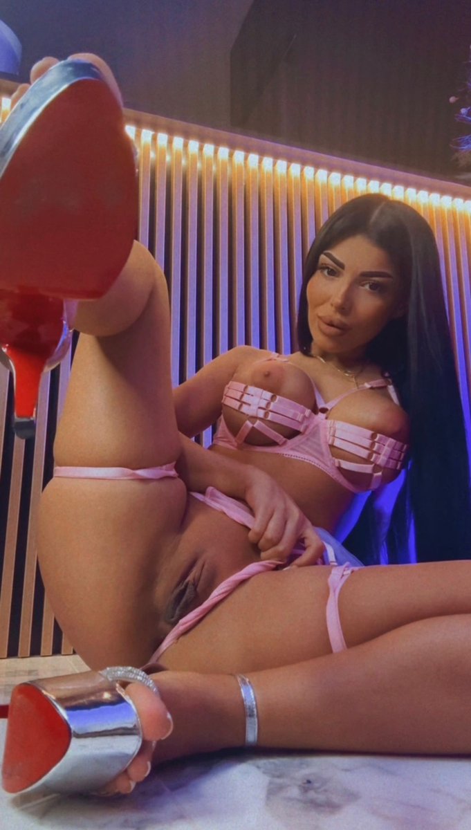 An amazing #online #show starts at 2025-06-18 23:57 (GMT+3) on #BongaCams! Hurry up! bongacams.com/KimyBroox