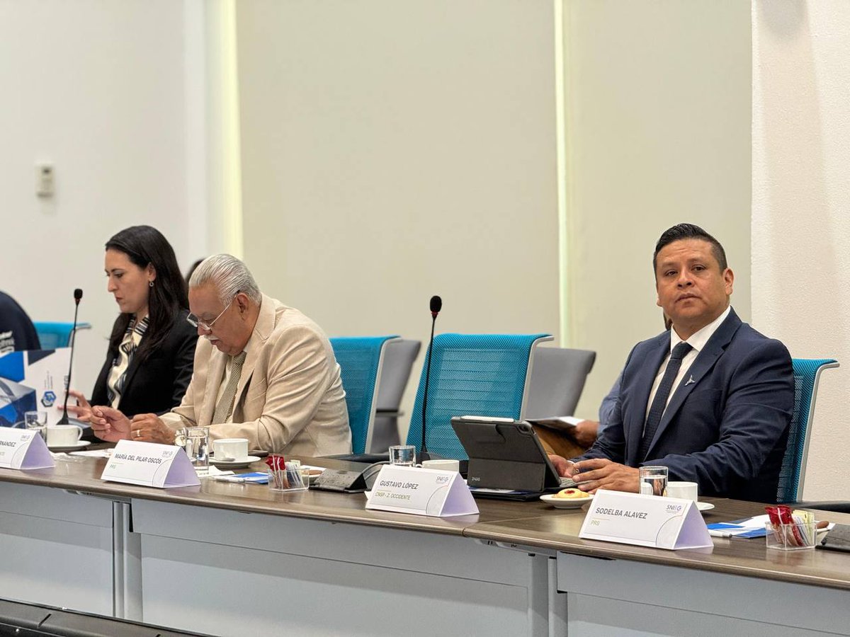 cespq_qro's tweet photo. El Comisionado Gustavo López Acosta, coordinador de la zona occidente de la conferencia nacional del sistema penitenciario, participó en la primera sesión ordinaria 2025 del Comité Técnico Especializado de Información del Sistema Penitenciario en el @INEGI_INFORMA. 1/3 https://t.co/zmAQwo7E5s