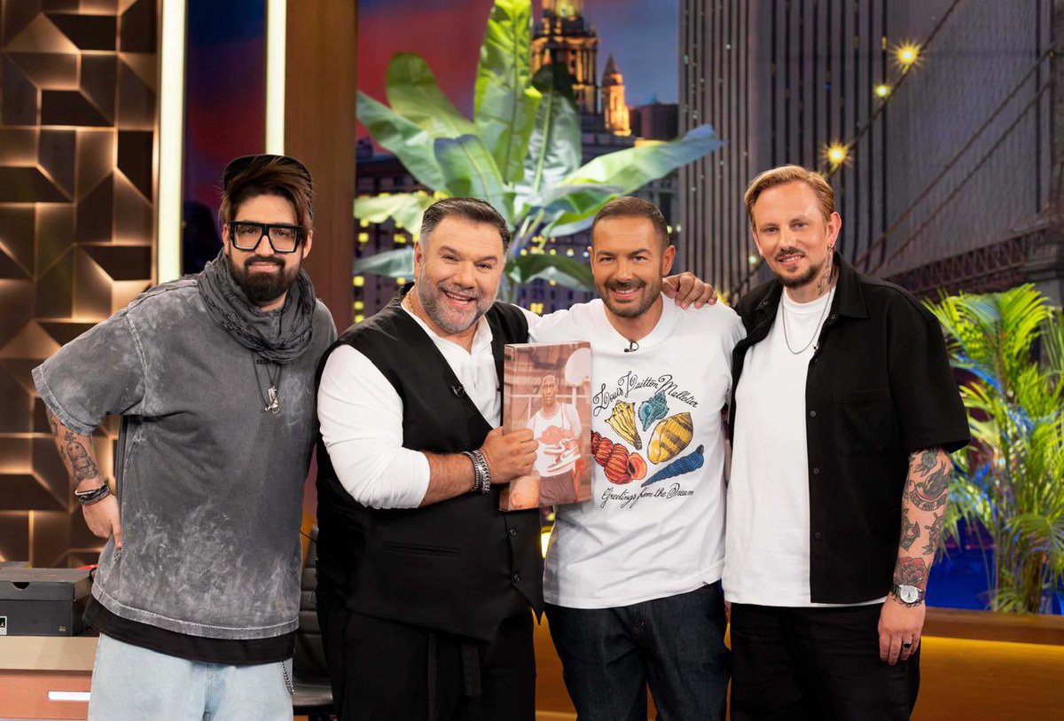 ad1_music's tweet photo. Απόψε Τετάρτη - 18/06 στον έναν και μοναδικό Γρηγόρη Αρναούτογλου #the2nightshow https://t.co/7fiYcKZGge