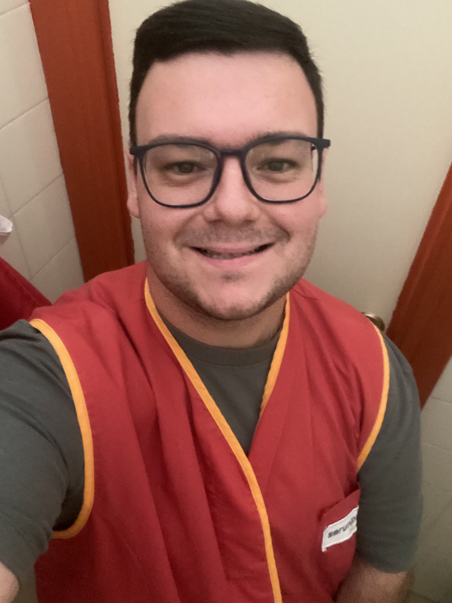 Samuuu97's tweet photo. Un curso más, y con este ya van 3… NO PUEDO SER MÁS FELIZ!!! 🥺😍
#MonitorComedor #FinalDeCurso #HolaVerano #Junio #Curso2425 https://t.co/nrndnJX3AO