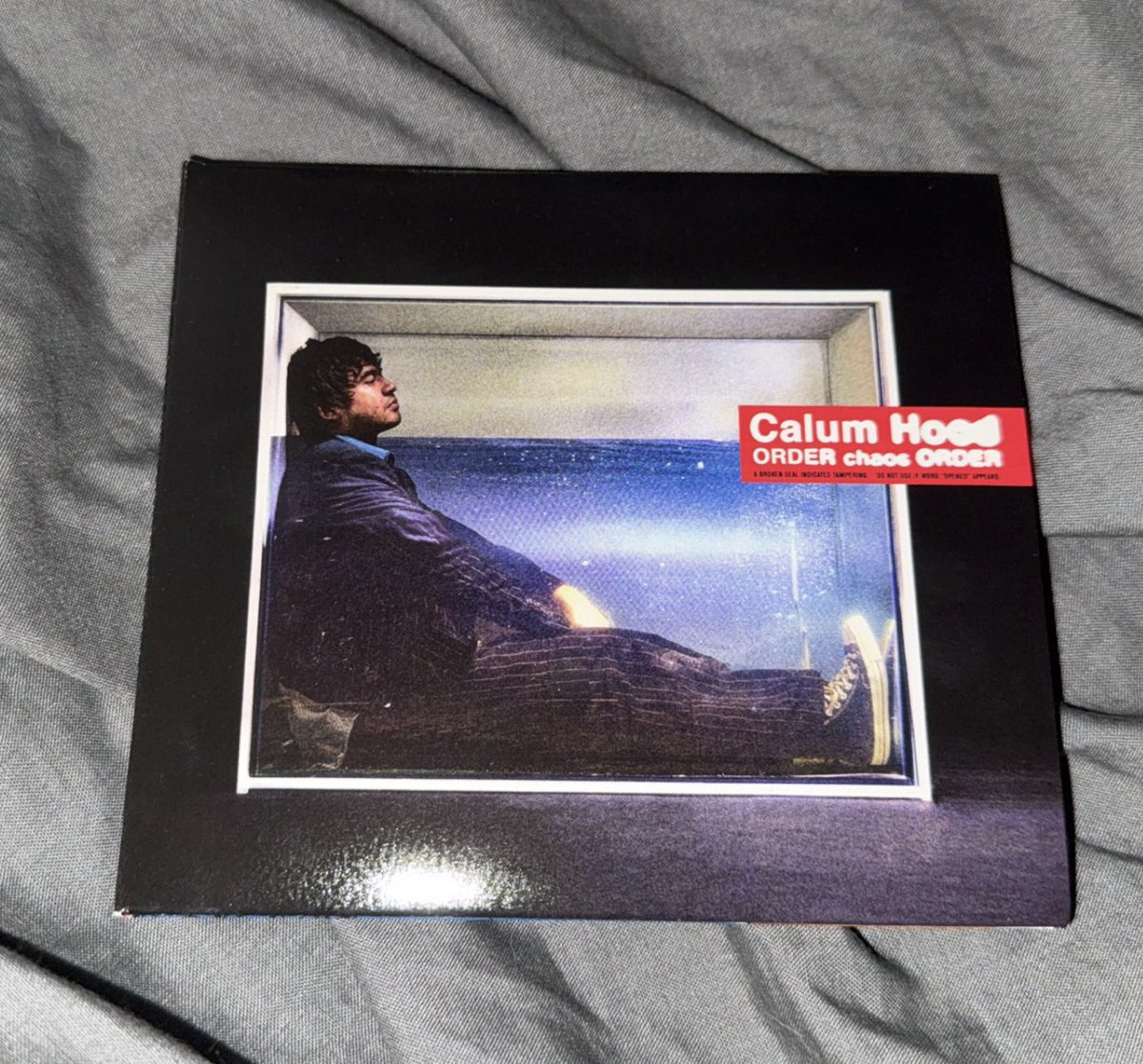 EleanorCALM's tweet photo. @Calum5SOS hey cal! I bought your album twice, cause I needed it digitally and physically 🥰 https://t.co/hFoL095JBw