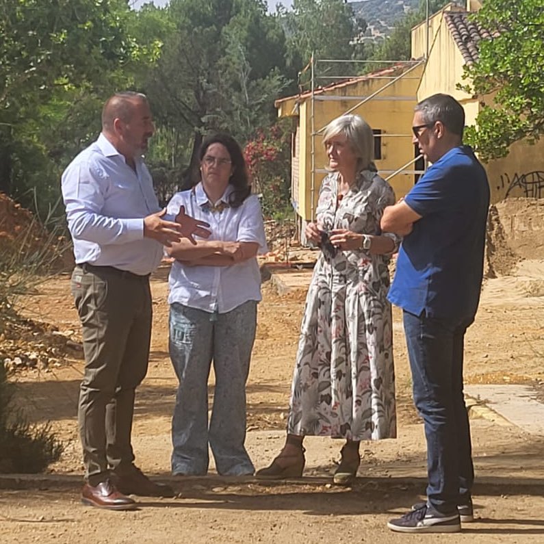Tras años de abandono y deterioro, las obras de rehabilitación en el camping de Puerto Peña en Talarrubias avanzan a buen ritmo.

Recuperamos esta infraestructura y la convertimos en una oportunidad para el desarrollo local, el empleo y el turismo en un entorno privilegiado.