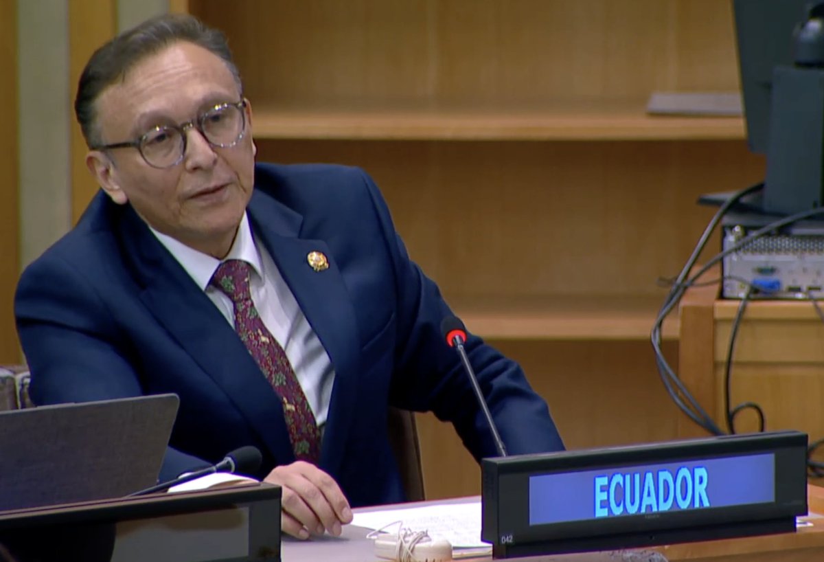 Hoy, en sesión del Comité de Descolonización 🇺🇳#C24 sobre la “Cuestión de las Islas Malvinas” <a href="/EcuadorONU/">Ecuador en ONU</a>  copatrocinó el proyecto de resolución sobre el tema, adoptado por consenso, y realizó una intervención a nombre del Consenso de Brasilia. Además, el Emb. <a href="/AndresMontalvoS/">Andrés Montalvo Sosa</a>🇪🇨