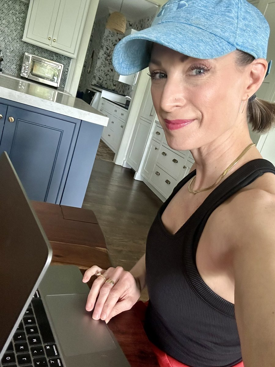 _Lizzie_Brooks_'s tweet image. I signed a book contract today.
Since 2019, I've had:
4 agents
17 failed acquisitions (multiple manuscripts)
12 published pieces
2 offers of pub (books)
1 signed book
This is the LONG game, my friends. You can bet I'm cheering you on. ❤️💪
#kidlit #pb #PictureBooks #authors…