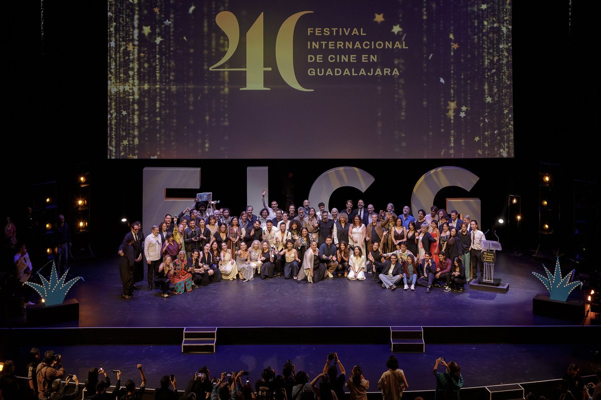 🎬✨ ¡Felicidades a todas las personas ganadoras del #FICG40!

Gracias por compartir sus historias, por emocionar, inspirar y provocar desde la pantalla.

Celebramos su talento y su cine, que hoy se lleva el reconocimiento… y nuestros aplausos. 👏🎥

#ProyectamosLuz

📸