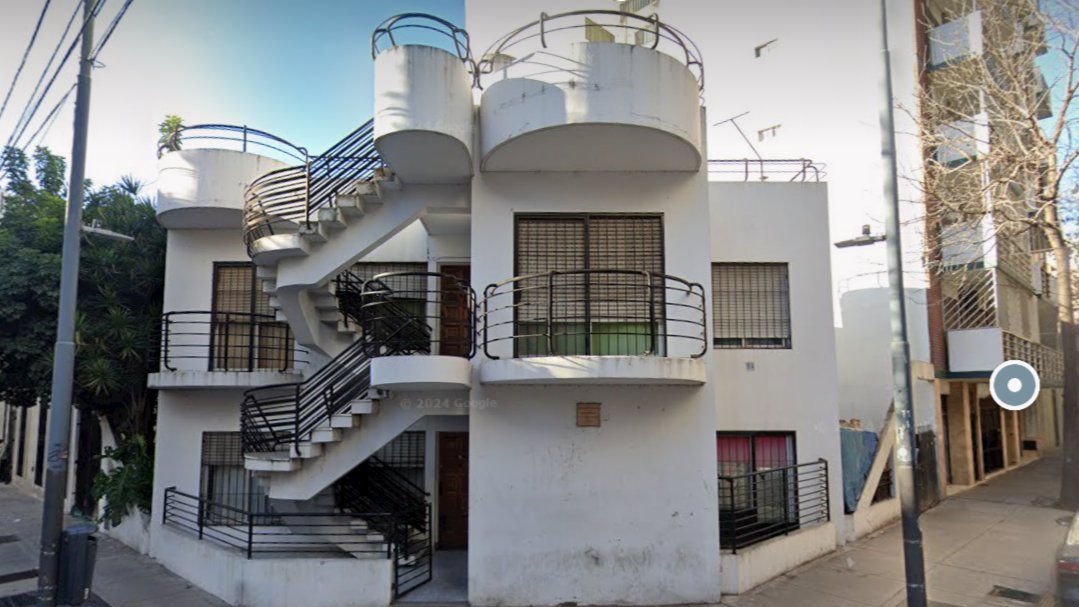 Si les jode el balcón, Cristina debería mudarse a la casa de enfrente