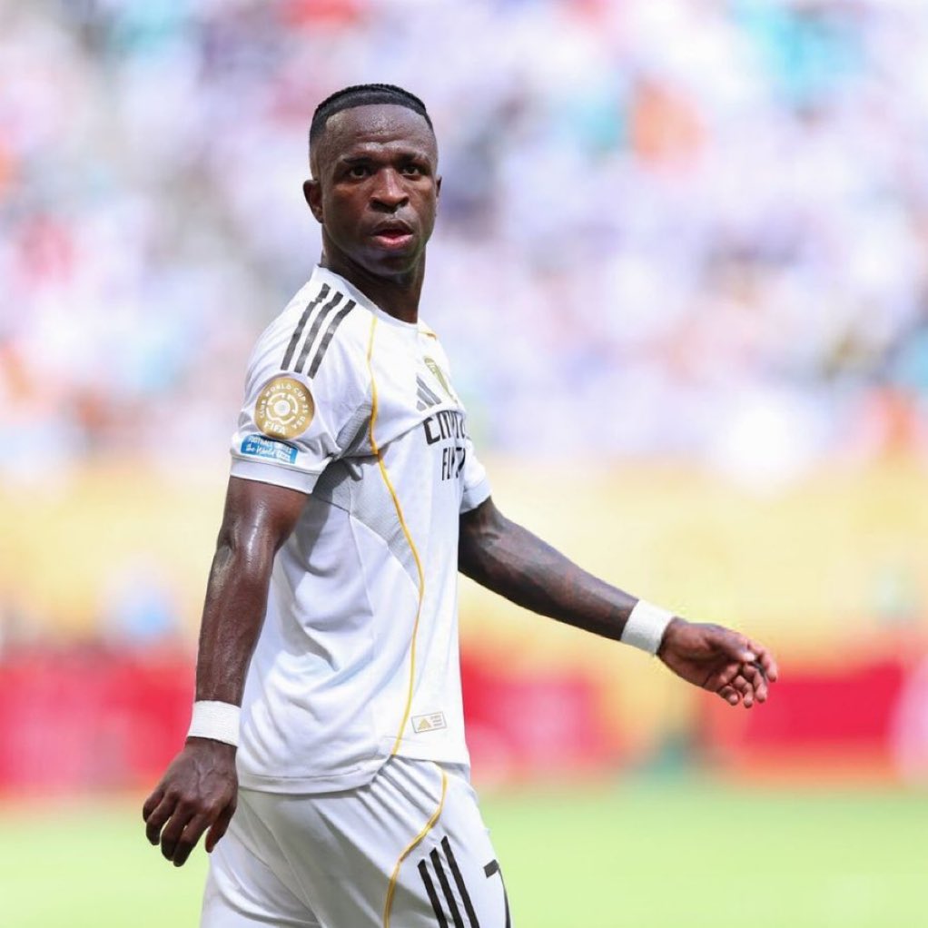 اسوا مباراة شفتها لجناح بدون مبالغه 

هذا اللاعب انتهى بشكل مرعب جدا