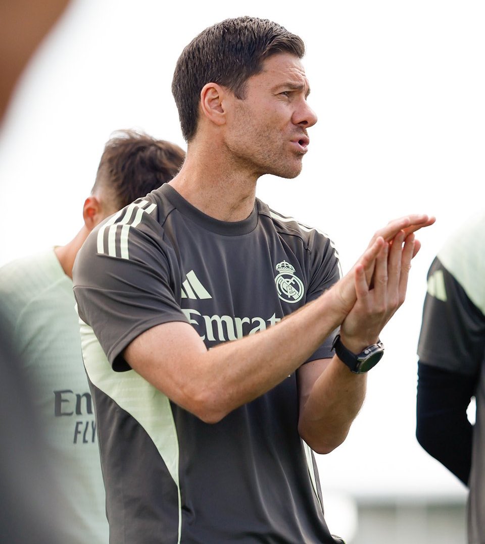 (fan) Trunks tweet media