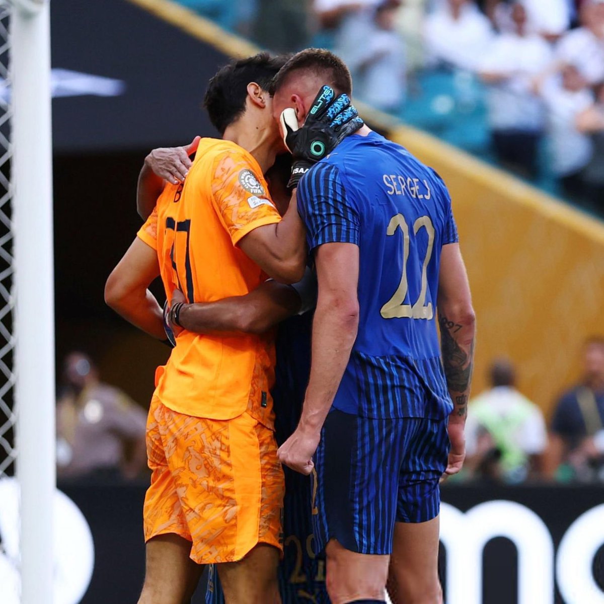 الأعظم بالتاريخ 💙🧤