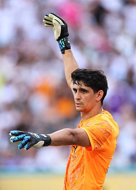 “Recebi uma oferta do Real Madrid: eu era a prioridade”.

“A Copa Africana complicou as coisas e o acordo fracassou”

Hoje, BONO parou o Real Madrid e se tornou o grande nome do jogo.

A vida sempre dá suas voltas! 🇲🇦