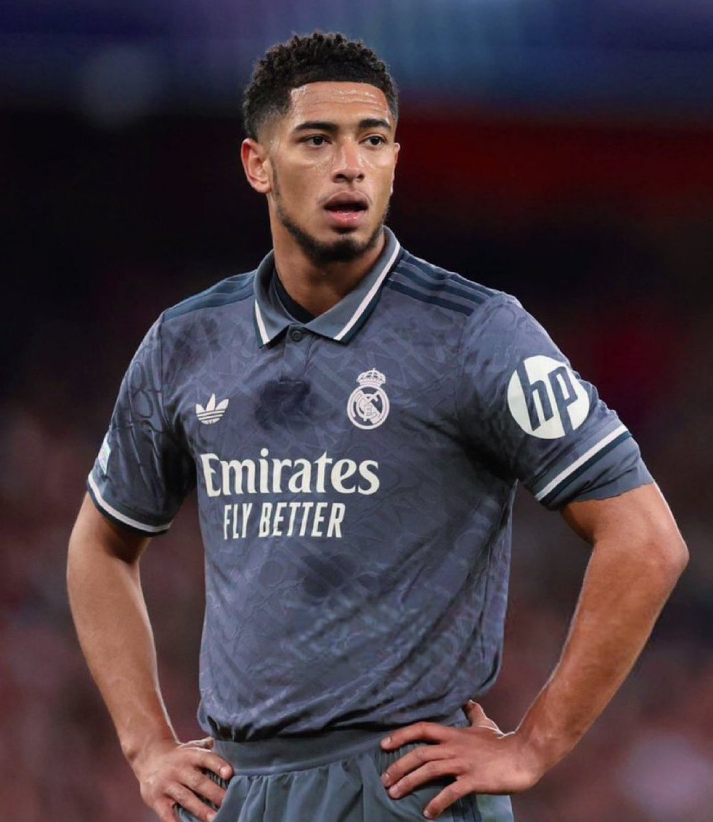 من العار بكرة القدم ان هذا اللاعب يتقارن ببيدري وفيتينها وافضل لاعبين الوسط باوروبا