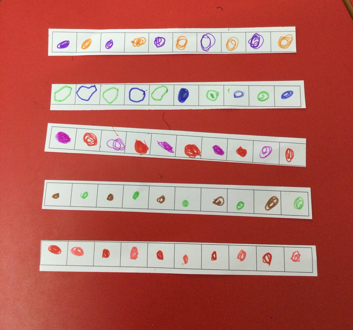 LeighPrimary's tweet image. Nursery children have been fantastic at making repeated patterns using different colours. #Maths #colours #repeatedpatterns #PD #lifelonglearners