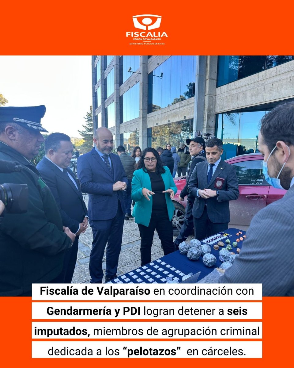 📢Cuatro de los seis detenidos en operativo a cargo de MT0 en dos domicilios del #CerroPlaceres #Valparaíso quedaron en PRISIÓN PREVENTIVA.
📌Se incautaron 3 vehículos, dinero en efectivo y gran cantidad de droga, destinada a "pelotazos" que lanzaban desde el exterior al CDP.
