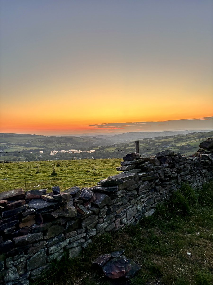 Afterglow in the Peak District tonight 😮‍💨☀️
