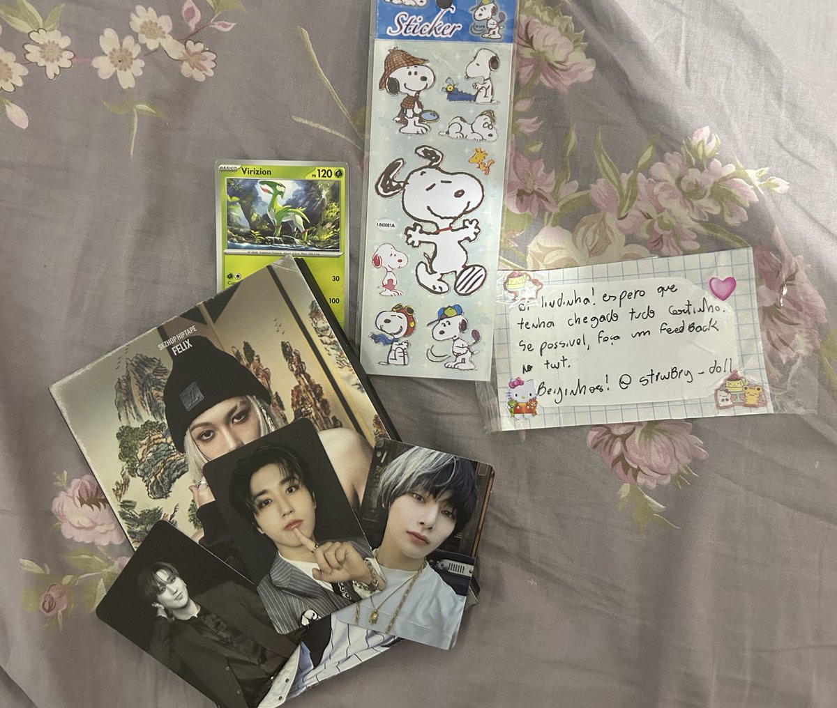 swiftiesuga's tweet photo. feedback MEGA positivo pra nana @strwbry_doll que me vendeu meu accordion do felix😭😭😭 chegou tudo certinho e pqp esses pcs sao lindos!!! to apaixonada mt obg❤️ https://t.co/GcrM143Uiv