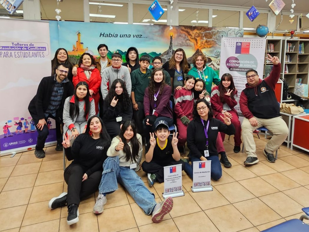 Con mucho entusiasmo se realizó en la Escuela Juan Ladrillero de #PuertoNatales el 2° Taller de Formación de Mediadores Escolares, dirigido a estudiantes de enseñanza básica. La iniciativa es impulsada por la UMAG, <a href="/seremieduc_XII/">Seremi de Educación Región de Magallanes</a>  y la <a href="/CAJPuntaArenas/">Corporación de Asistencia Judicial Magallanes</a> tinyurl.com/yydr5kcf