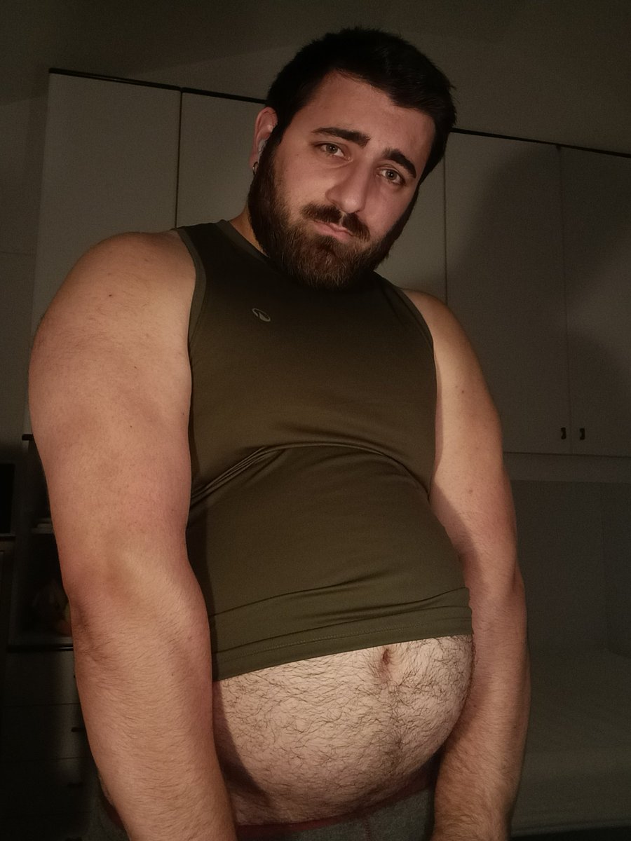 Muscles &amp; belly is such a hot combo, you can't prove me wrong
#gaybear #gainer #grommr #belly