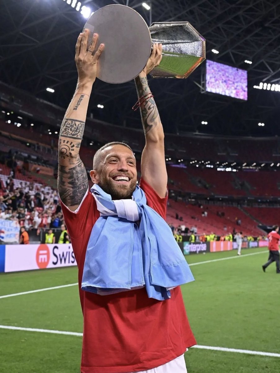 El Pelotazo (@elpelotazocsr) on Twitter photo 🗣️ Papu Gómez, en directo en <a href="/elpelotazocsr/">El Pelotazo</a>
“Queda poco para que se cumpla la sanción. Me he preparado con un equipo de la Serie C”
“Todavía me siento muy bien físicamente y no me gustaría que mi carrera terminase así, me quedan años de fútbol”
📲 #ProgramónMorrocotudo 🗣️ Papu Gómez, en directo en <a href="/elpelotazocsr/">El Pelotazo</a>
“Queda poco para que se cumpla la sanción. Me he preparado con un equipo de la Serie C”
“Todavía me siento muy bien físicamente y no me gustaría que mi carrera terminase así, me quedan años de fútbol”
📲 #ProgramónMorrocotudo