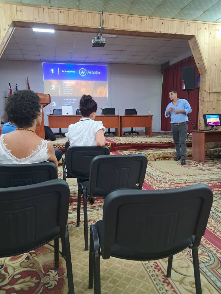 🚀 Día 2: Taller Transición Energética Cuba
🔹 Nueva Ley Hidrocarburos + energías limpias
🔹 Proveedores clave: BDC TEC (vehículos eléctricos), NOVELEC (sistemas CPP), CEDAI
🔹 Alianzas FONDON+SOLINTEL+DIMTEL
#EnergíaSostenible #PetrolerosPorCuba
