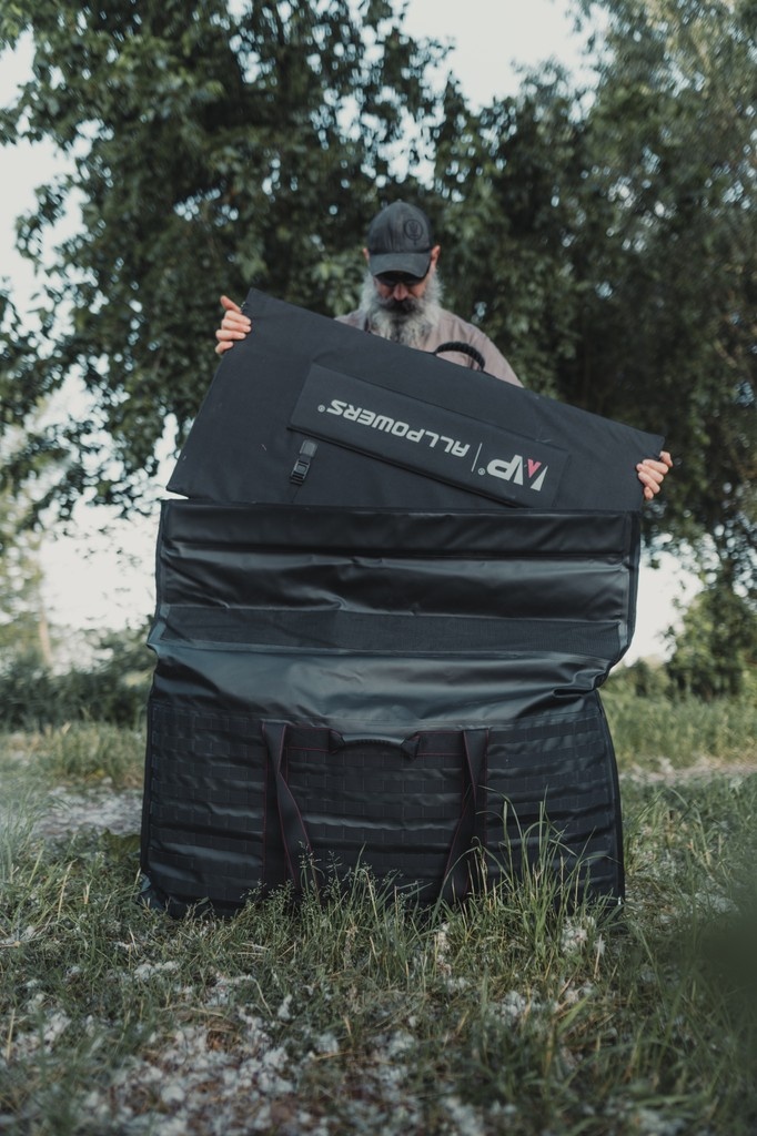 MissionDarkness's tweet image. Built for the blackout.
The Dry Shield Eclipse Faraday Bag protects your solar gear from EMPs, water, and wireless threats—wherever the mission takes you.
Pack smart. Move secure. Stay off-grid.

#MissionDarkness #EMPProtection #FaradayBag #GoOffGrid #PrepperGear