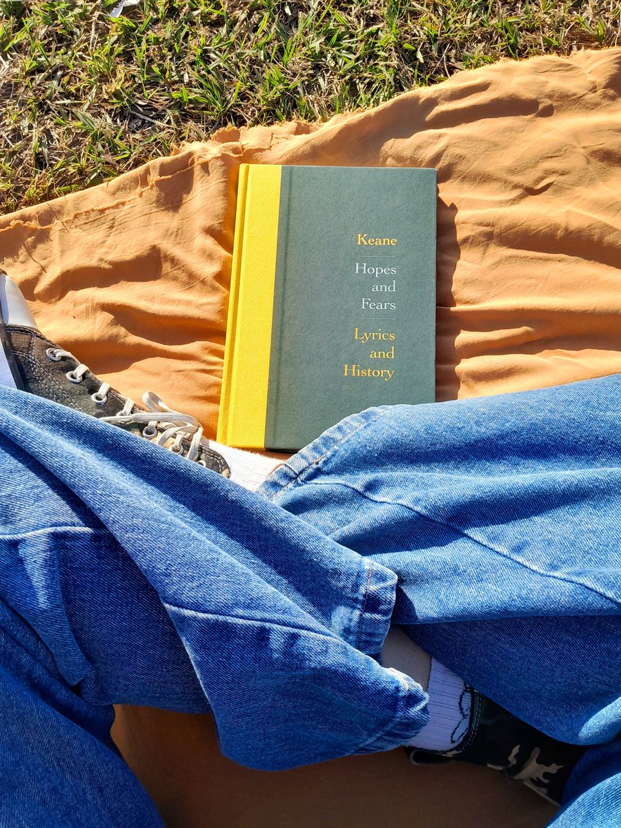 erikanatt_'s tweet photo. 💛☀️ "When I open my eyes and it's a lovely day." ✨️
Between pages and melodies, it's @keaneofficial always been my refuge. Fourteen years of accompanying your music, I love you! ✨️ #Keane #KEANE20 #tomchaplin #timriceoxley #richardhughes #jessequin #hopesandfears https://t.co/bm8krJ1sef