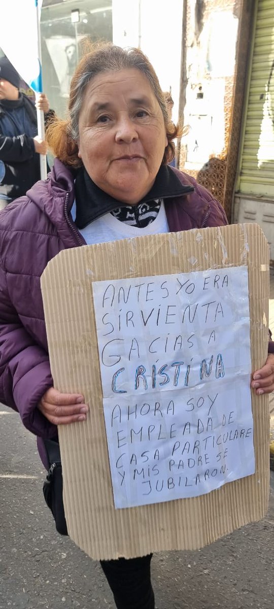 No lo entenderías. Marisa, nuestra compañera, amiga, hace años sostiene un merendero en la Vía Muerta, #SantaFe . 
Te queremos Mari! 
#ArgentinaConCristina 
#CristinaLibre