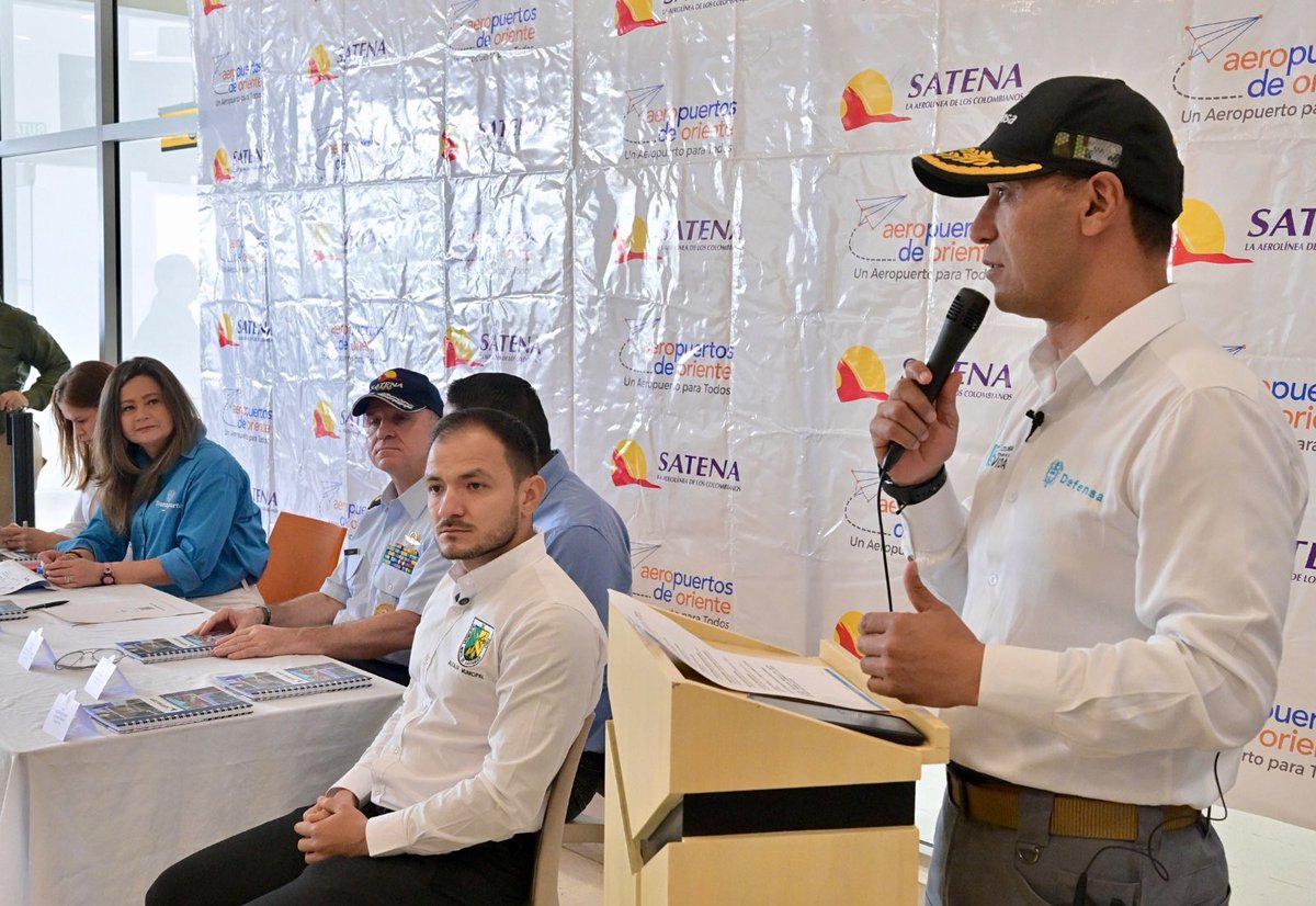 mindefensa's tweet photo. Estamos conectando a Colombia 🇨🇴✈️
El ministro @PedroSanchezCol estuvo en la inauguración de la ruta aérea Cúcuta - Tibú, Norte de Santander, operada por @AerolineaSatena, empresa del Grupo Social y Empresarial del Sector Defensa #GSED.
Esta nueva conexión hace parte del circuito regional Ocaña–Cúcuta–Tibú, que facilitan la movilidad de los habitantes, impulsan el desarrollo económico y fortalecen la presencia institucional en una zona estratégica del nororiente del país.
Con esta ruta, avanzamos en nuestro propósito de llegar a donde más nos necesitan, conectando a los colombianos, cerrando brechas y llevando oportunidades a todos los rincones del territorio.
