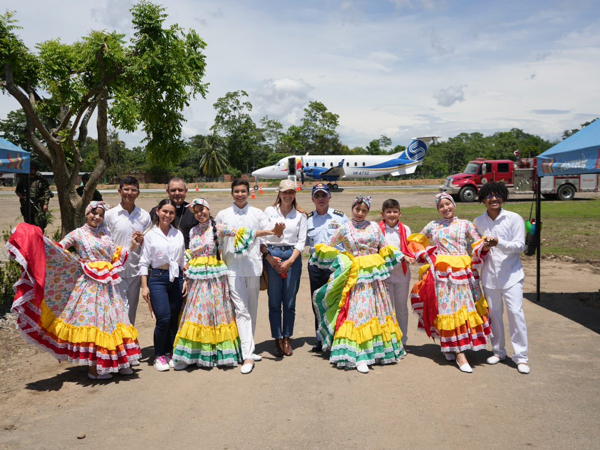 mindefensa's tweet photo. Estamos conectando a Colombia 🇨🇴✈️
El ministro @PedroSanchezCol estuvo en la inauguración de la ruta aérea Cúcuta - Tibú, Norte de Santander, operada por @AerolineaSatena, empresa del Grupo Social y Empresarial del Sector Defensa #GSED.
Esta nueva conexión hace parte del circuito regional Ocaña–Cúcuta–Tibú, que facilitan la movilidad de los habitantes, impulsan el desarrollo económico y fortalecen la presencia institucional en una zona estratégica del nororiente del país.
Con esta ruta, avanzamos en nuestro propósito de llegar a donde más nos necesitan, conectando a los colombianos, cerrando brechas y llevando oportunidades a todos los rincones del territorio.