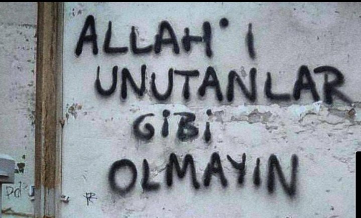 Neyi kaybedersen kaybet ama sakın Rabbini kaybetme.. Allah her şeyin yerini doldurur, fakat hiç bi şey Allah'ın yerini dolduramaz..