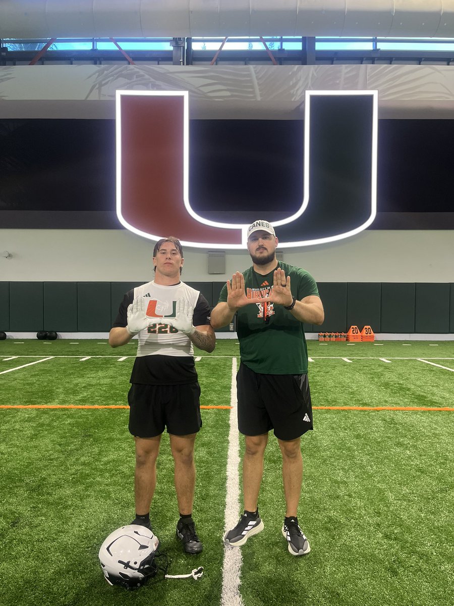 JRTell15's tweet image. WOW what a great experience I had today at THE University of Miami going on a VISIT prior to camp got taught A lot of new things and got to work on my craft! GO CANES 🙌🧡💚 @CanesFootball  @CoachBerry247 @JensenFootball @caffeyjbhs @DaruStrong @coach_cristobal @CoachWoodiel…