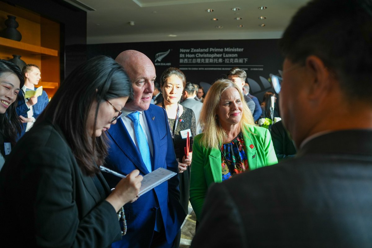 When we sell things to the world, we grow our economy at home.

That means more jobs, growing wages, and more money in your back pocket.

That's why it was fantastic to witness the signing of new MoUs and business partnerships in Shanghai, worth over $200 million in potential