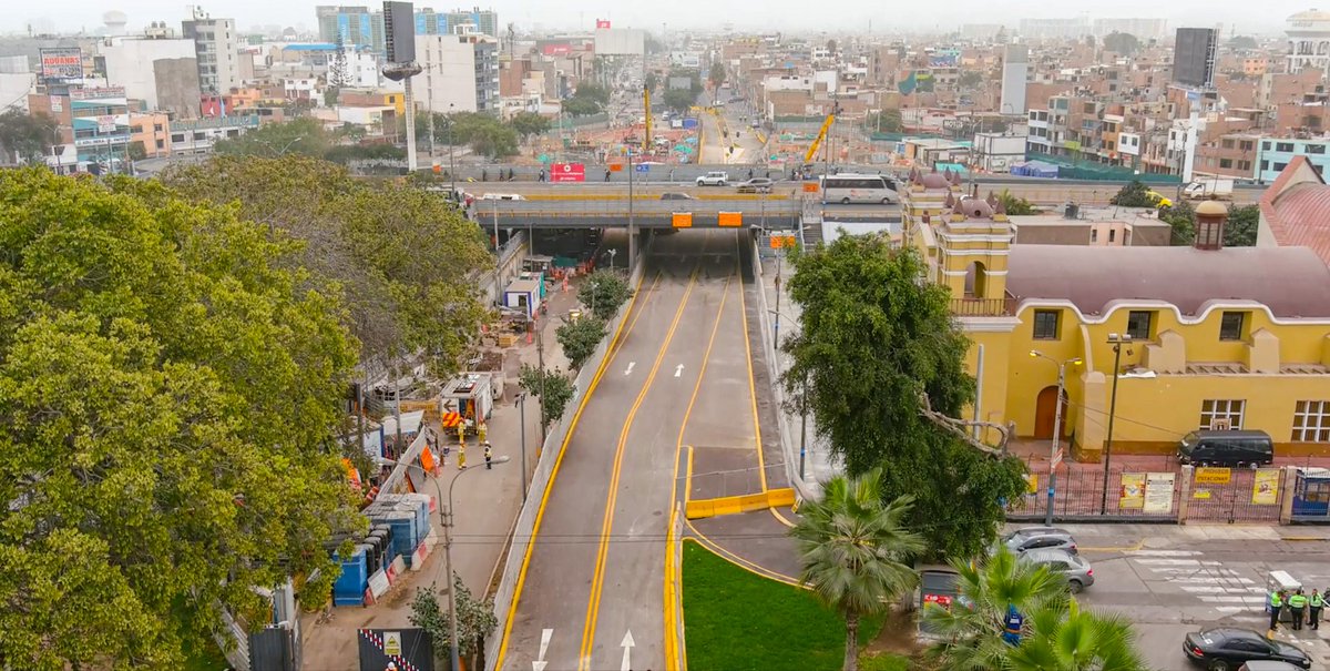 ¡Buenas noticias! 🛣️✅ Tramo de la avenida Óscar R. Benavides (ex Colonial), a la altura del Puente Colonial, fue reabierto al tránsito vehicular ► gob.pe/es/n/1190273