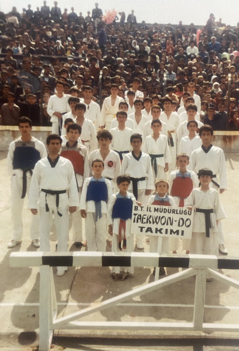 Babam ve amcamın 80’lerdeki kulübü :) 
Ve babam az önce kim bilir kimler nerede şimdi dedi 🥹