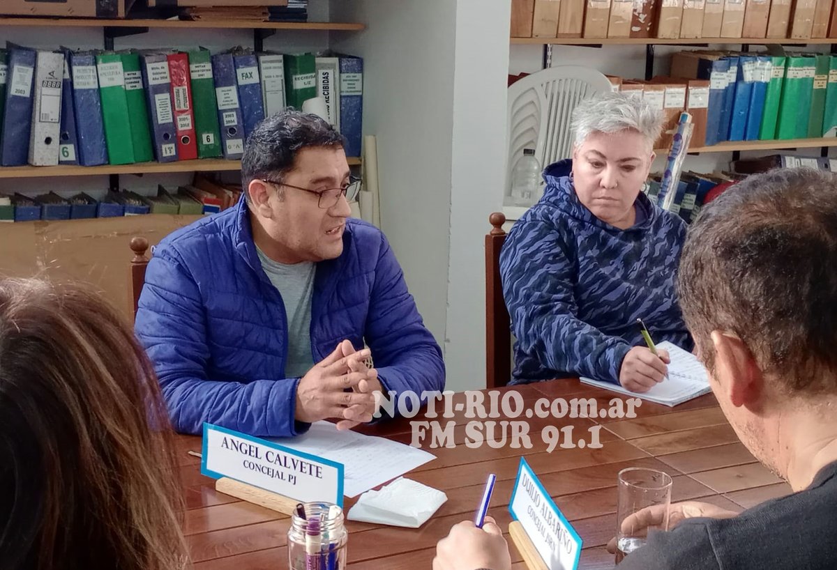 J_tanos's tweet photo. Concejales de Río Colorado protagonizaron una tensa sesión extraordinaria tras una grave denuncia contra el edil Ángel Calvete.por presunta violencia en una escuela local. pedidos de renuncia. 
Toda la información y el video están disponibles en la página https://t.co/vwSkRh6qPj https://t.co/jdRgRZZyyp