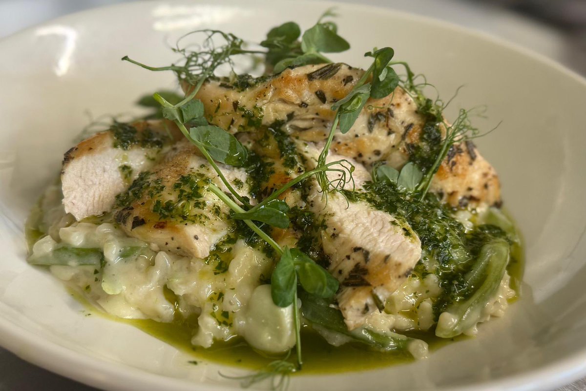 ✨ A closer look at this week’s specials:

🧡 Smoked mackerel &amp; warm new potato salad with apple, beetroot &amp; walnuts - £17

🧡 Heirloom tomatoes, burrata &amp; charred peach - £11

🧡 Garlic rosemary chicken with summer veg risotto - £18

📞 Book now: 01444 456666
#TheOrangeSquare