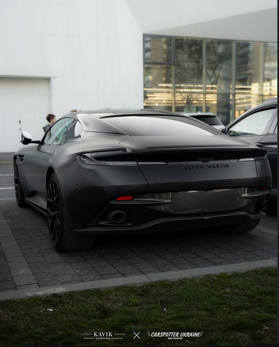 nocarcontext's tweet photo. Aston Martin DB12 🖤🖤 https://t.co/xRswIuMocn
