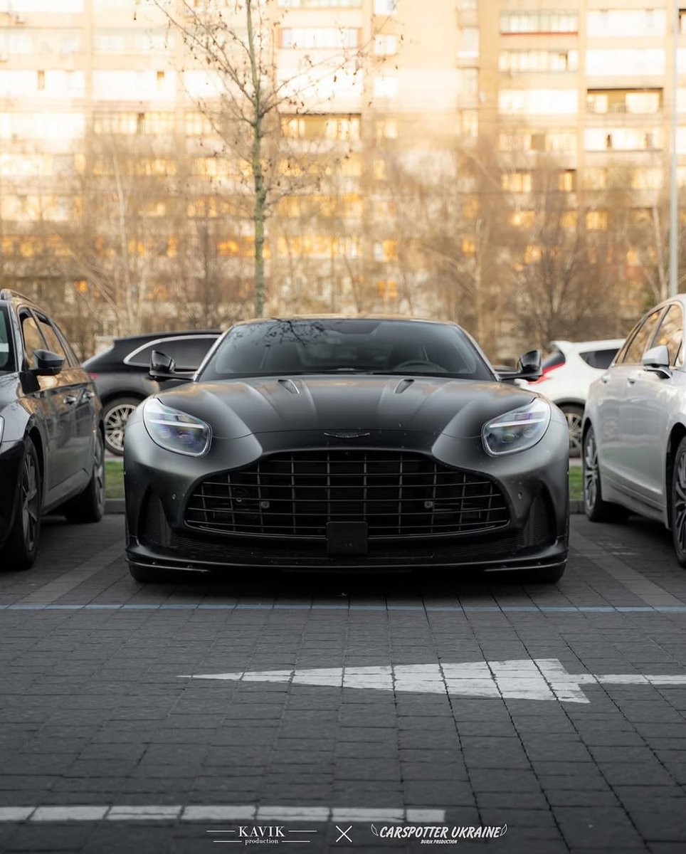nocarcontext's tweet photo. Aston Martin DB12 🖤🖤 https://t.co/xRswIuMocn