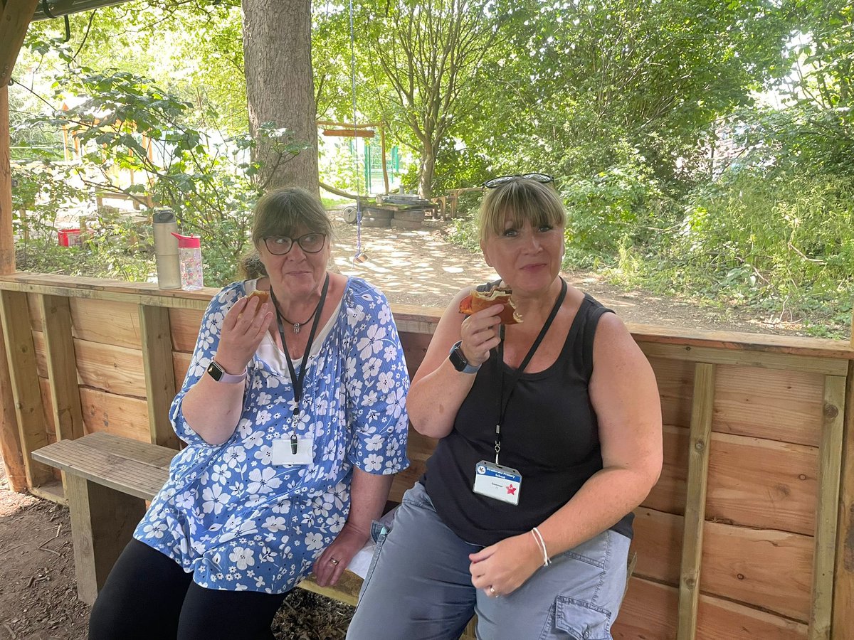 LisaCazzato's tweet photo. @Stradforest @StradbrokePri @CoachStradbroke Governors has a fabulous time this afternoon at our visit to Forest School, we were even lucky enough to get a tasty treat 🍔. This provision is amazing and a joy to see! https://t.co/l8LCxOqJcr