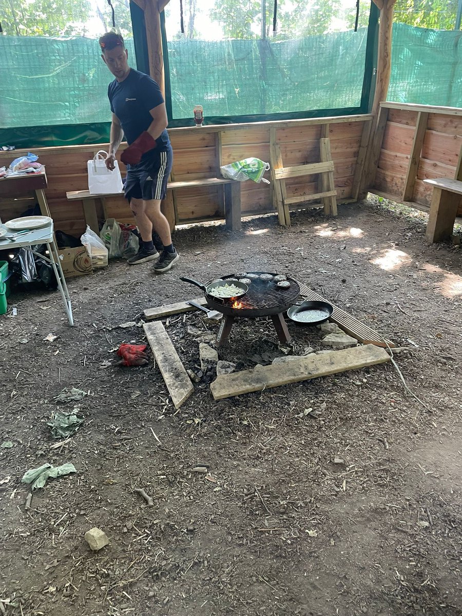 LisaCazzato's tweet photo. @Stradforest @StradbrokePri @CoachStradbroke Governors has a fabulous time this afternoon at our visit to Forest School, we were even lucky enough to get a tasty treat 🍔. This provision is amazing and a joy to see! https://t.co/l8LCxOqJcr