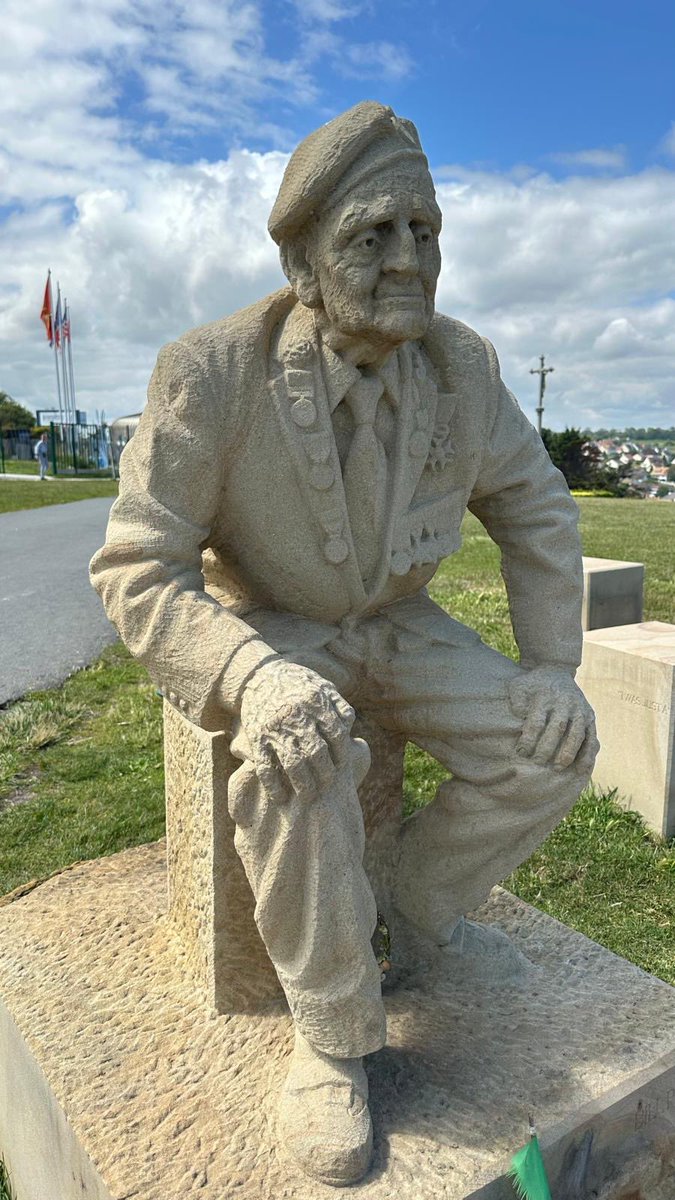 WASNAPPER's tweet image. The last thing I will post from Normandy (I promise)
The monuments and statues are scattered all along the D Day sites. I found this one of an old veteran looking over and remembering those that didn’t make it, very poignant.